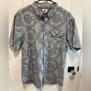 Men’s VISSLA Short Sleeved Button Down Shirt with Pattern XL